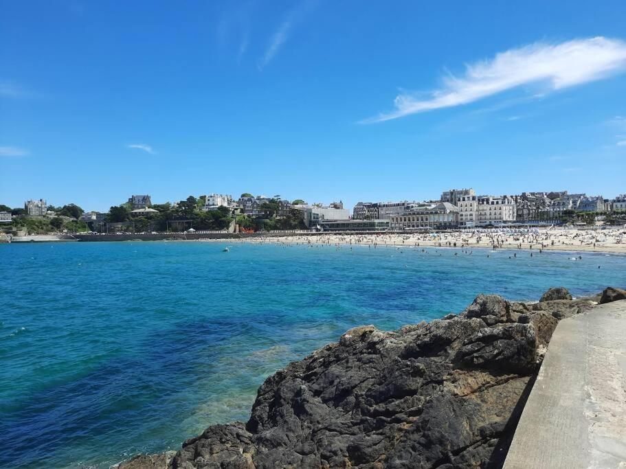 Le Moringa, A 2 Min De La Plage, Hyper Centre, Vue Mer De La Fenetre 디나르 외부 사진